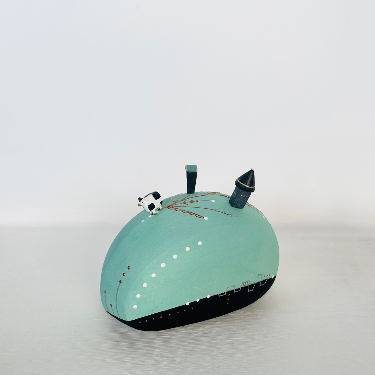 unseen figure – calf – - 石粉粘土・岩絵具、アクリル絵具、顔料 by あおきさとこ | aL【アエル】