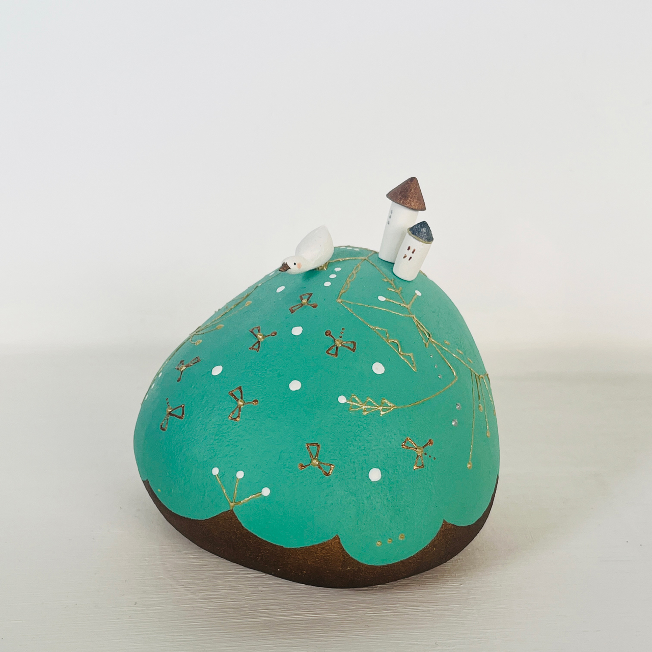 unseen figure – duckling – - 石粉粘土・岩絵具、アクリル絵具、顔料 by あおきさとこ | aL【アエル】