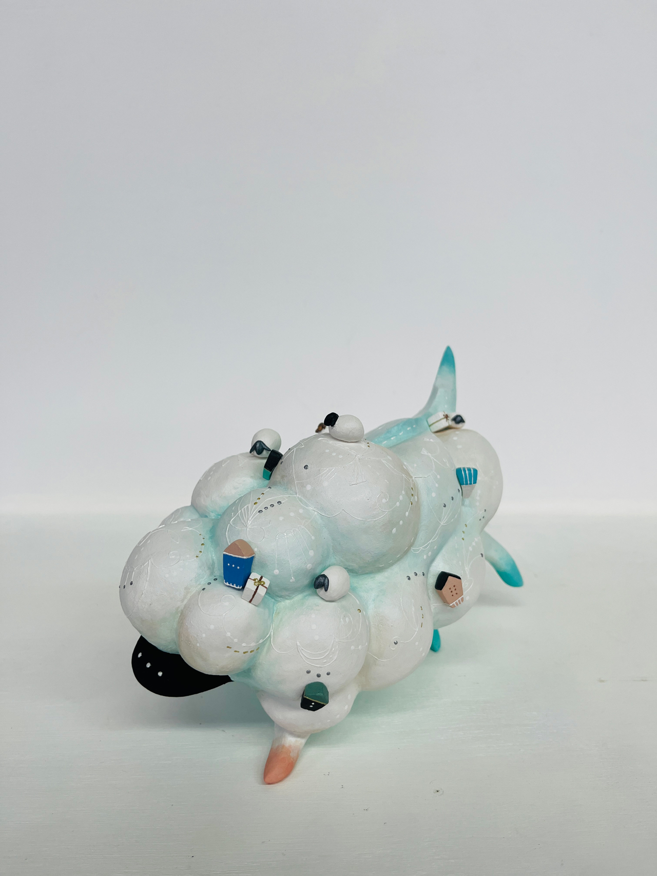 もくもくの子 - 石粉粘土・岩絵具、アクリル絵具、顔料、樹脂 by あおきさとこ | aL【アエル】