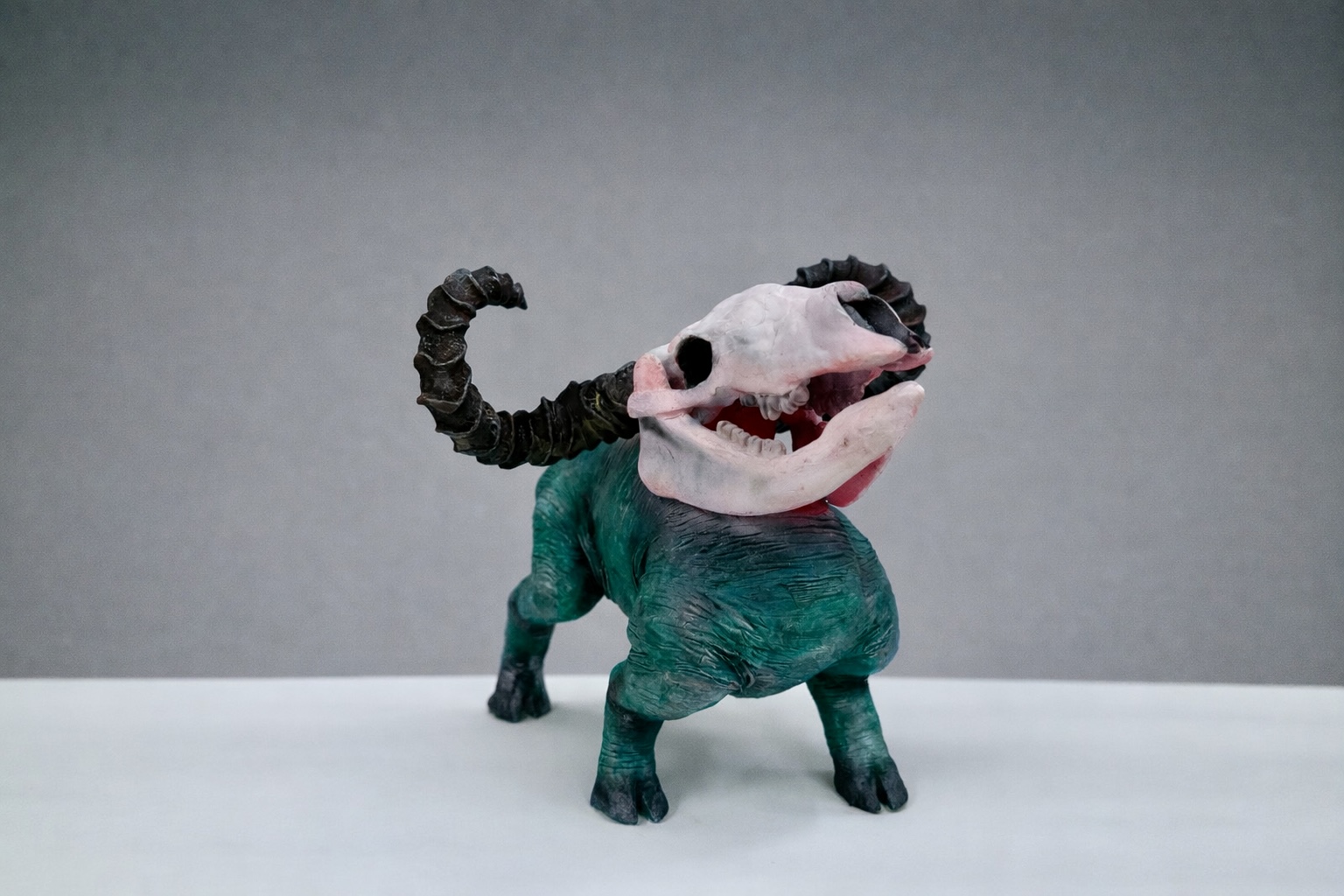 gluttony - 石粉粘土  ジェスモナイト レジン  アクリル絵具 by 辻 宣 | aL【アエル】