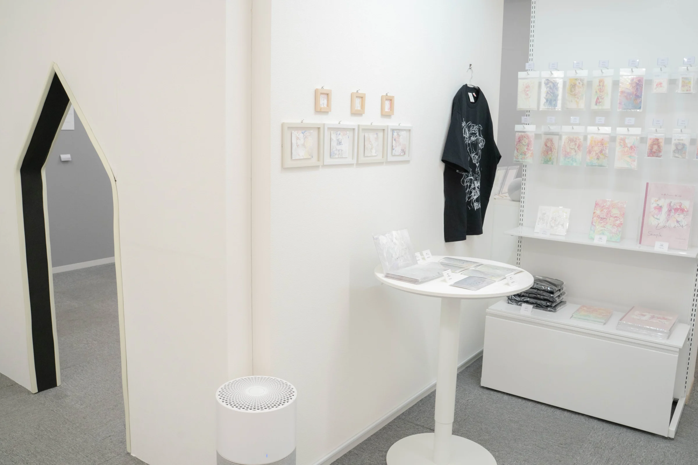 福岡ゆらりとオカユウリによる二人展「月と太陽」の展示風景